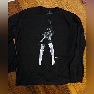 Ariana Grande black long sleeve shirt